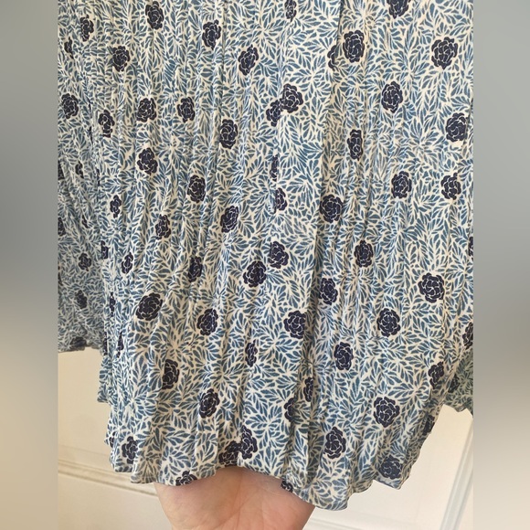 Vince Pullover Crinkle Floral Blouse - Picture 3 of 7